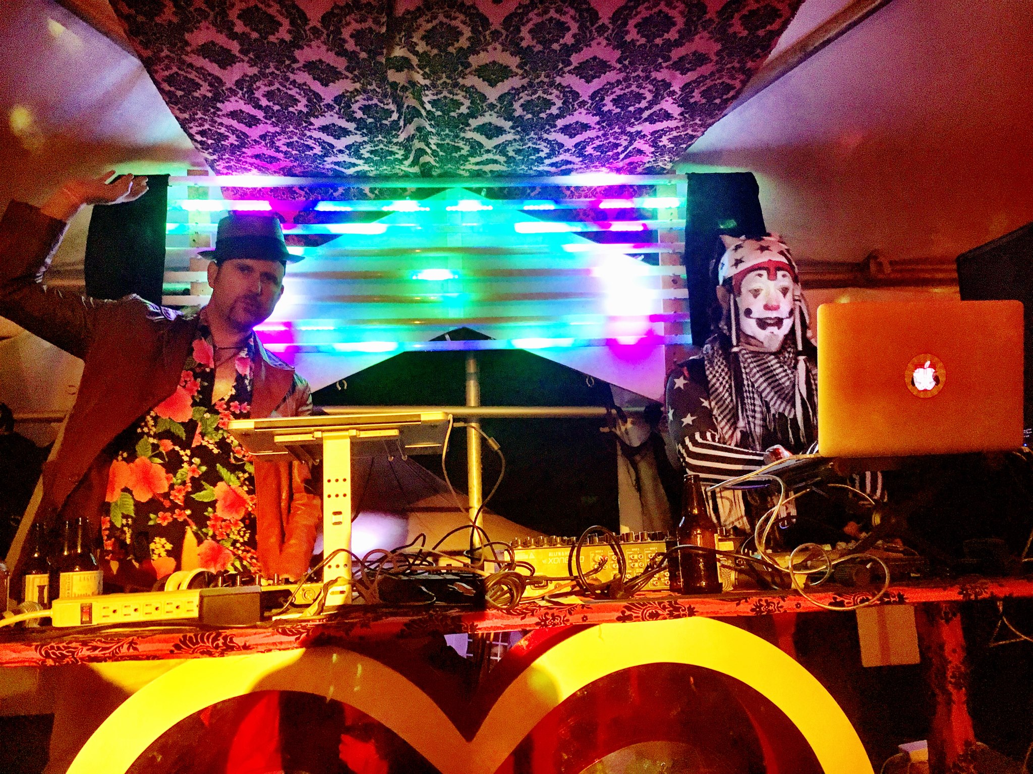 The Klown & Delachaux DJing Trapeze Worldwide - Amori's Casino, Lighting In A Bottle 2016